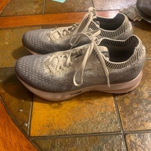 Brooks Levitate 2 Road-Running Shoes - Women's size 9